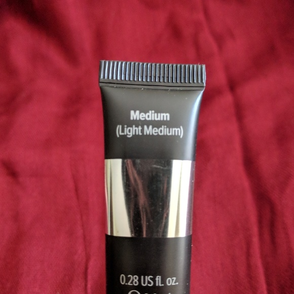 It Cosmetics Bye Bye Undereye Concealer - Picture 2 of 4